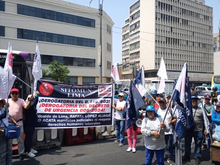 Sindicatos de Péru se manifestaron en defensa de la negociación colectiva en el sector público