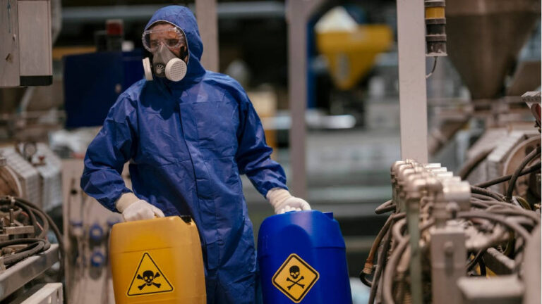 550.000 muertes al año: la OIT busca proteger a los trabajadores de los riesgos biológicos