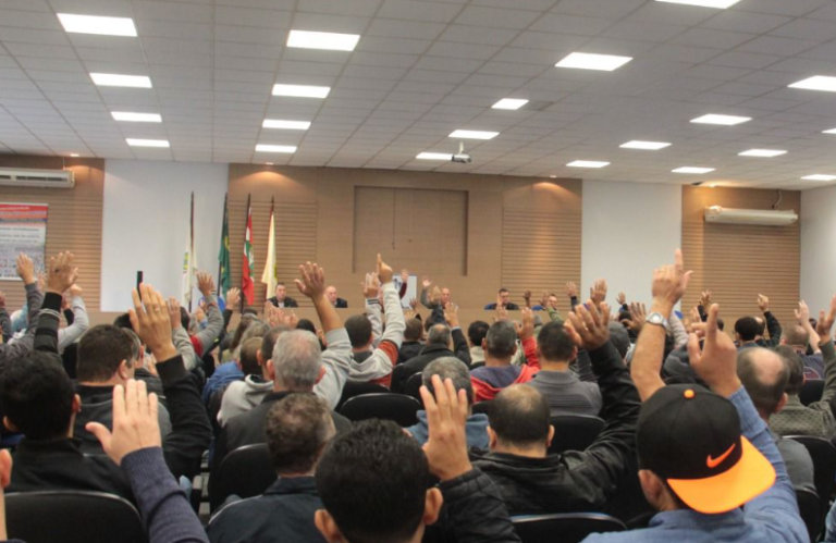 Brasil: sindicato de trabajadores textiles aprueban ajuste salarial del 4,5% y salario mínimo de R$ 2.020,00
