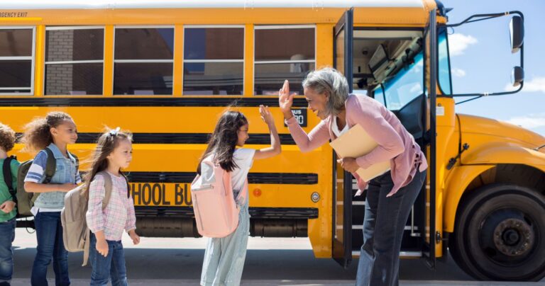 Día Mundial del Personal de Apoyo Educativo: la Internacional de Educación destaca su importancia