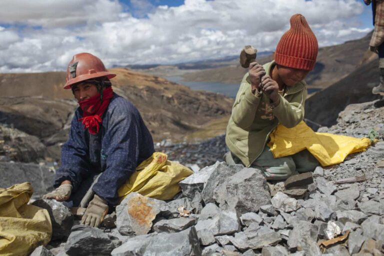 Perú: sindicatos junto a la CNV Internationaal exigen condiciones de trabajo dignas en la minería