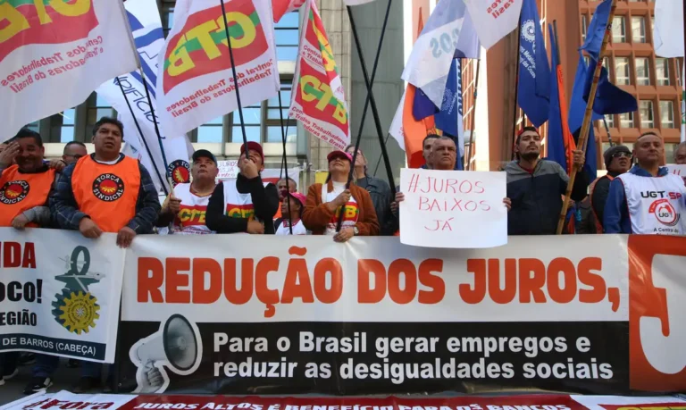 La CTB Brasil junto a otros sindicatos se manifiestan contra las altas tasas de interés
