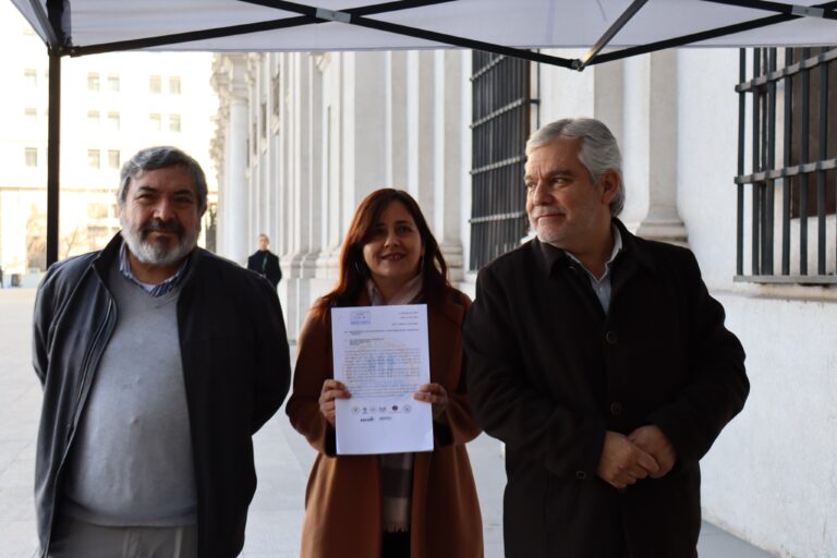 Trabajadores del Ministerio Público de Chile exigen la aprobación del proyecto de ley de fortalecimiento de la Fiscalía