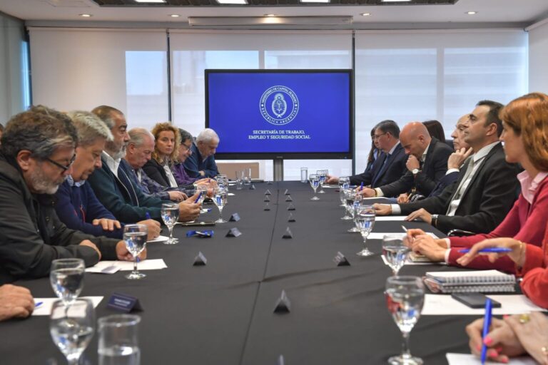 La CGT Argentina inicia etapa de diálogo formal con el Gobierno de Javier Milei