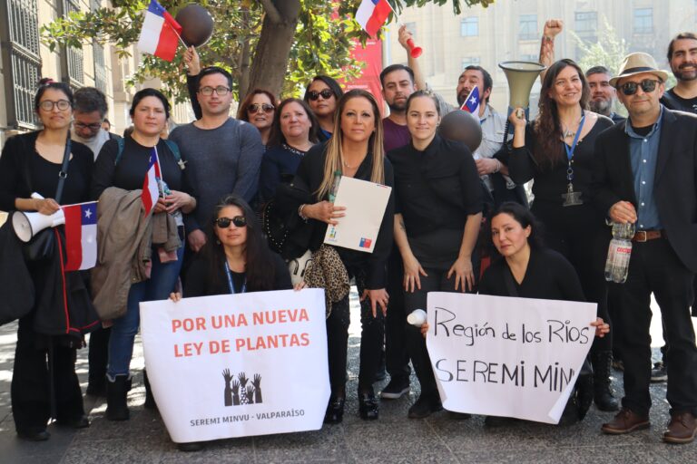 Chile: sindicatos exigen mejora de grados para funcionarios del Ministerio de Vivienda