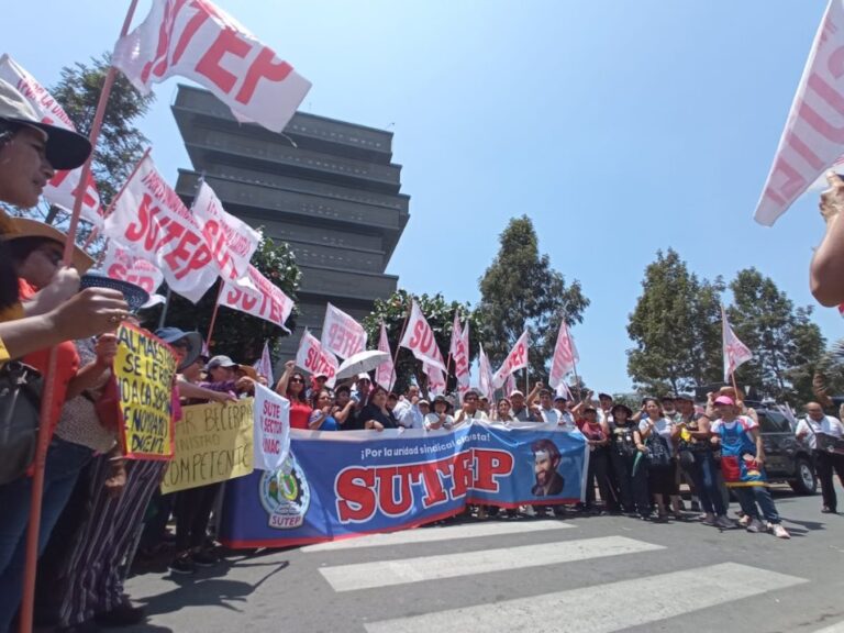 Sindicato de trabajadores de la educación del Perú suspende huelga escalonada tras lograr acuerdos con el Gobierno