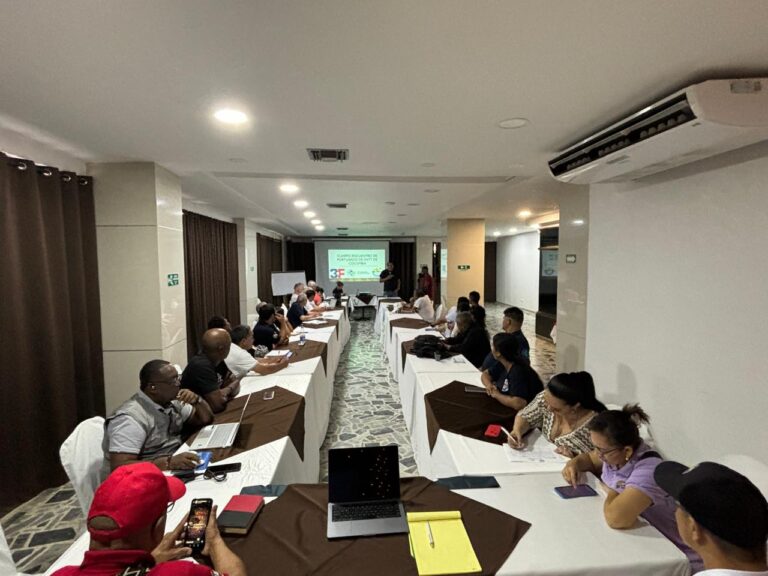 Trabajadores portuarios de Colombia debaten sobre inclusión y derechos laborales, con apoyo de la ITF Américas