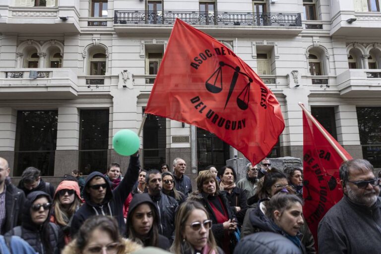 Gremio judicial uruguayo rechaza fallo de la Suprema Corte sobre ley de certificaciones médicas