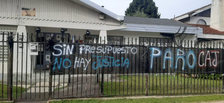 Trabajadores de las CAJs en Chile cumplen 40 días de paro y rechazan propuesta del Ministerio de Justicia