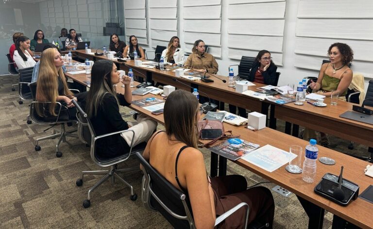 Brasil: destacan derechos laborales que impulsan la participación de mujeres marinas