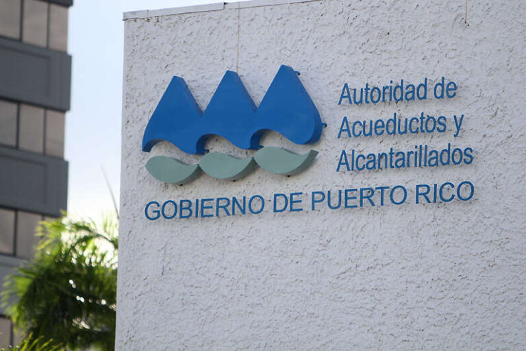 Trabajadores del acueducto en Puerto Rico suspenden paro y abren una mesa de negociación con autoridades