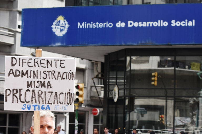 Uruguay: trabajadores tercerizados se movilizan frente al Ministerio de Desarrollo Social por salarios adeudados